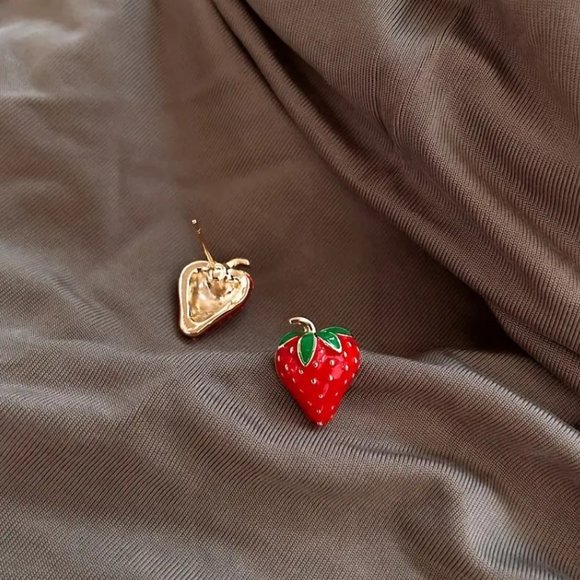 Sweet Small Red Strawberry Fruit 18K Gold Plated Stud Earrings NEW - Picture 4 of 6